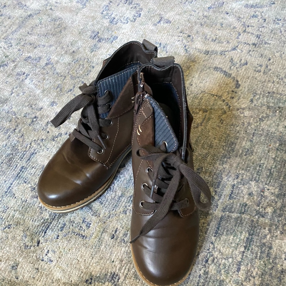 London Underground Boots